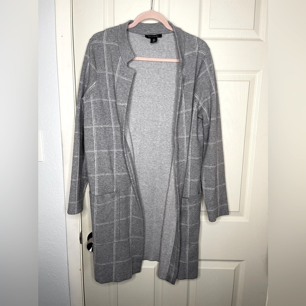 Tahari Cardigan gray plaid
